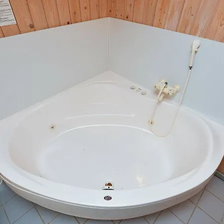 Hotel 6 Person In 3*