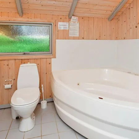 Hotel 6 Person In